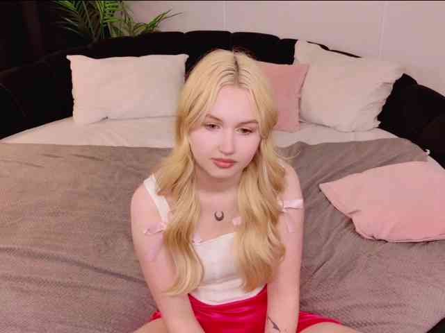 LillyEyess webcam