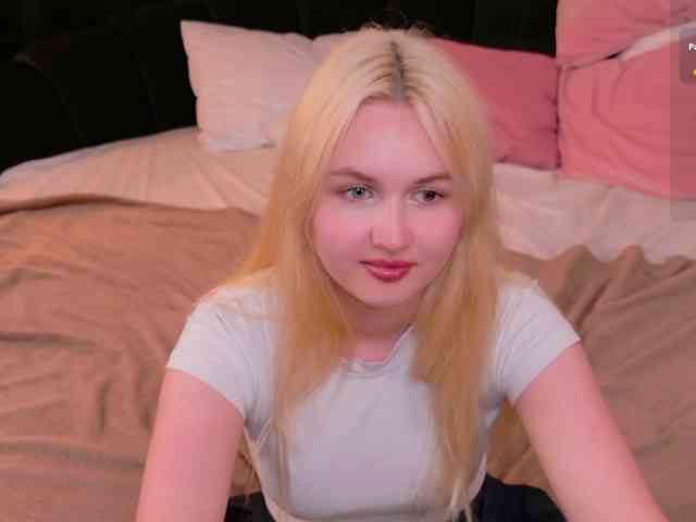 LillyEyess webcam