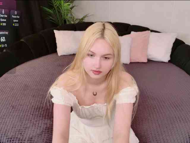 LillyEyess webcam