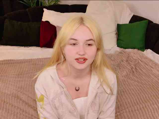 LillyEyess webcam