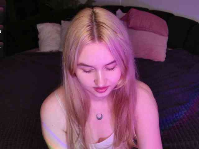 LillyEyess webcam