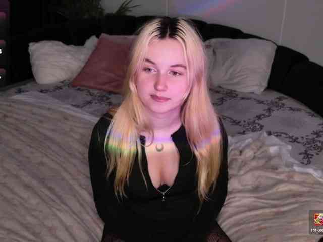 LillyEyess webcam