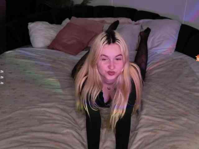 LillyEyess webcam