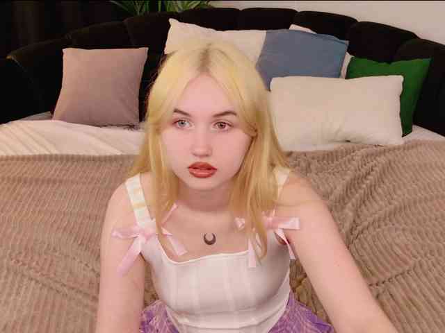 LillyEyess webcam