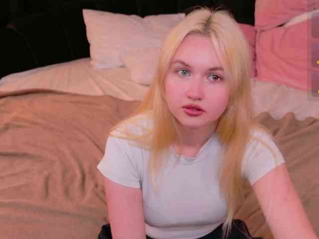 LillyEyess webcam