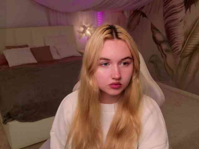 LillyEyess webcam