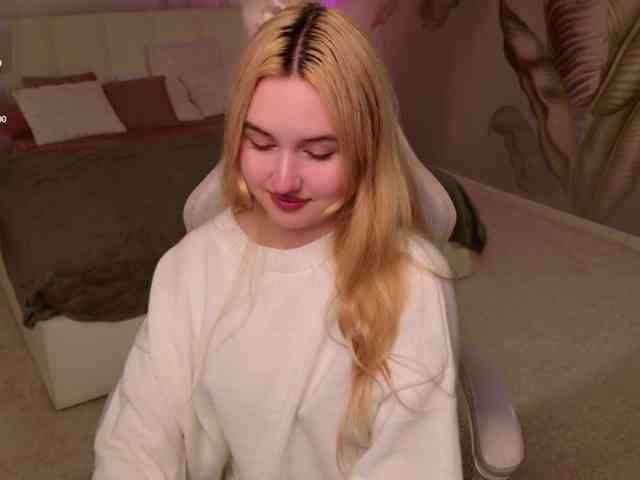 LillyEyess webcam