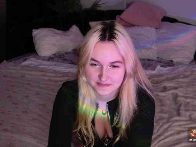LillyEyess webcam