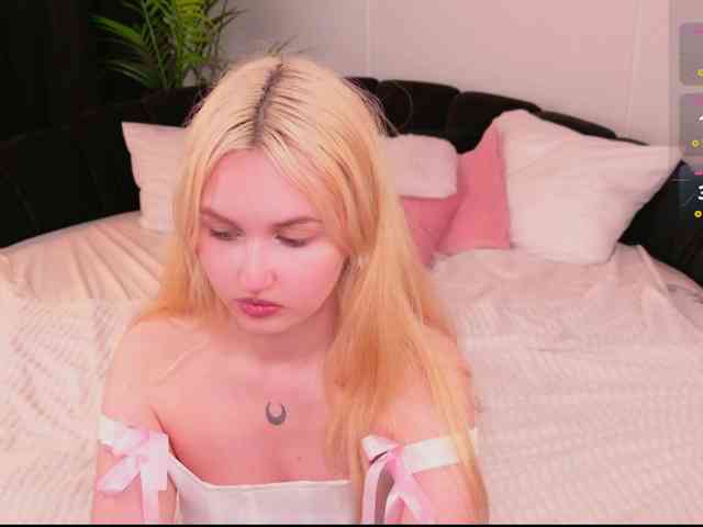 LillyEyess webcam