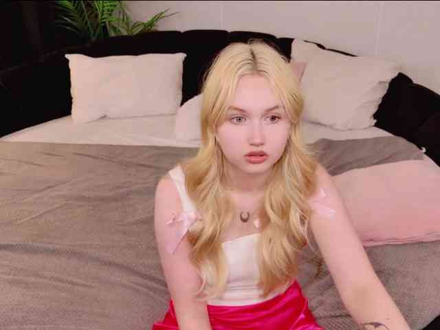 LillyEyess webcam
