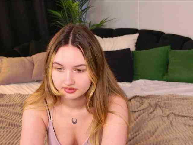 LillyEyess webcam