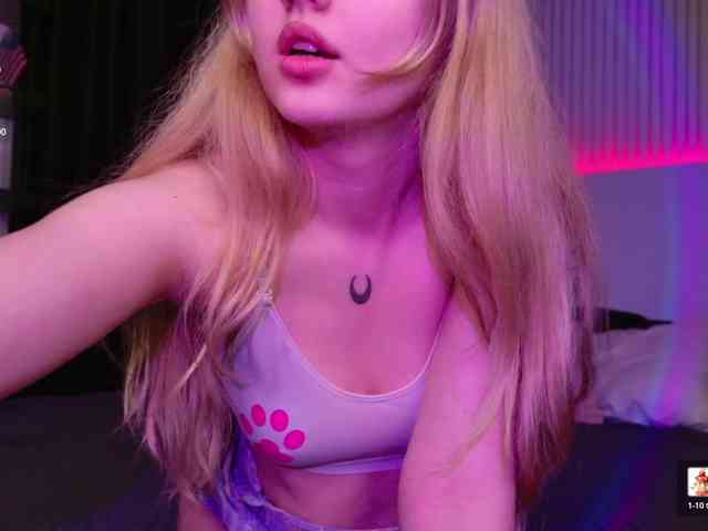 LillyEyess webcam