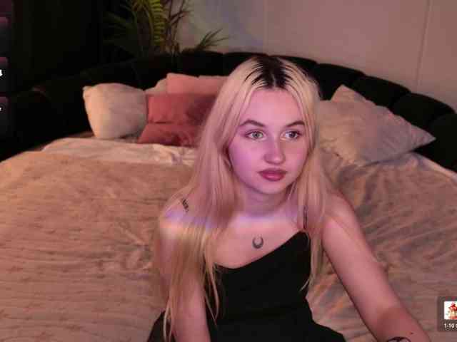 LillyEyess webcam