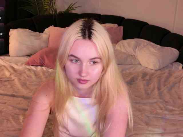 LillyEyess webcam