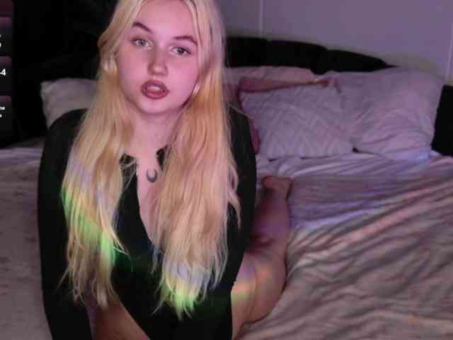 LillyEyess webcam