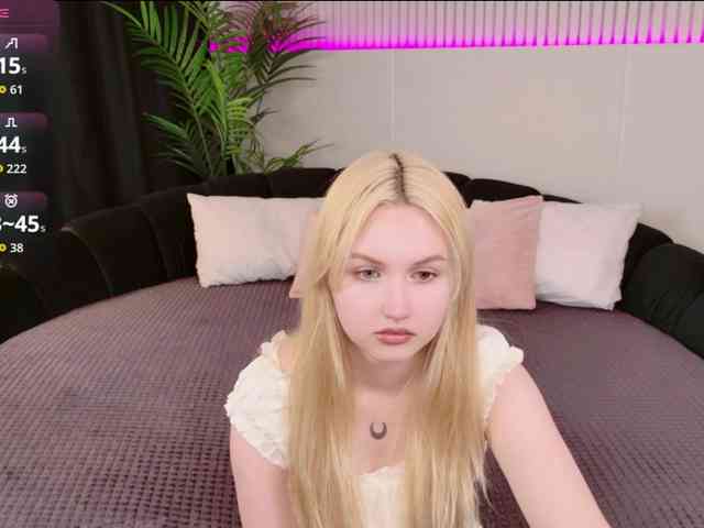 LillyEyess webcam