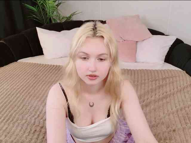 LillyEyess webcam