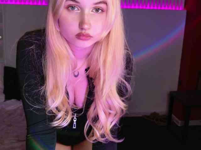 LillyEyess webcam