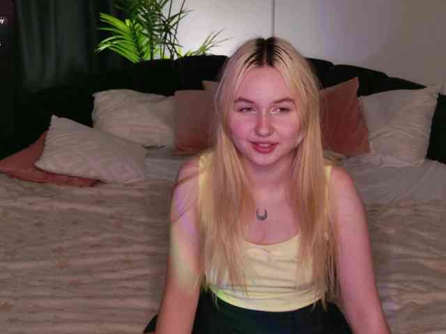 LillyEyess webcam