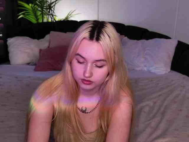 LillyEyess webcam