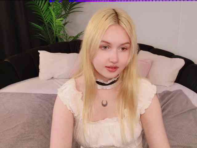 LillyEyess webcam