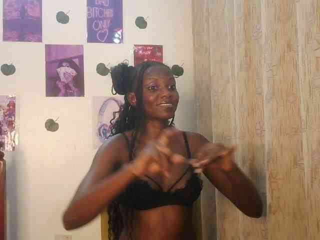 SassyPhoenix webcam