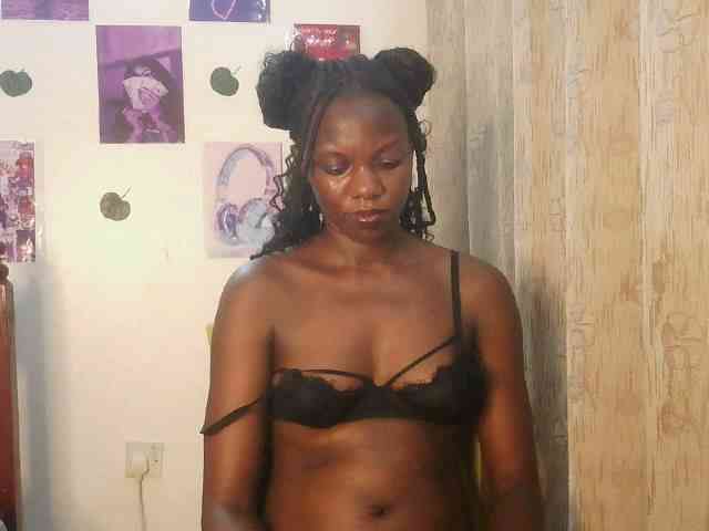 SassyPhoenix webcam