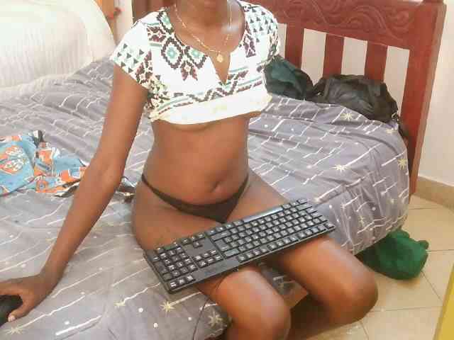 SassyPhoenix webcam