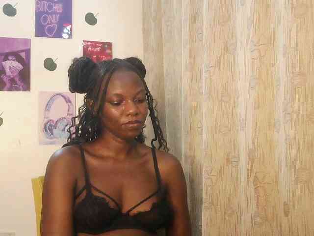 SassyPhoenix webcam