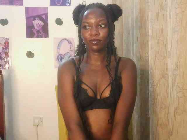 SassyPhoenix webcam
