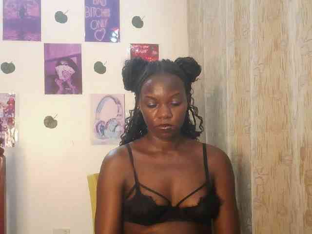 SassyPhoenix webcam