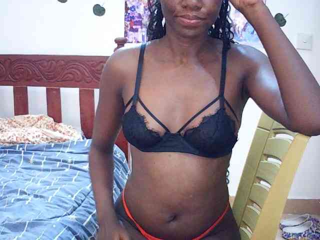 SassyPhoenix webcam