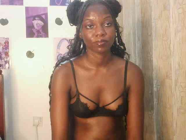 SassyPhoenix webcam