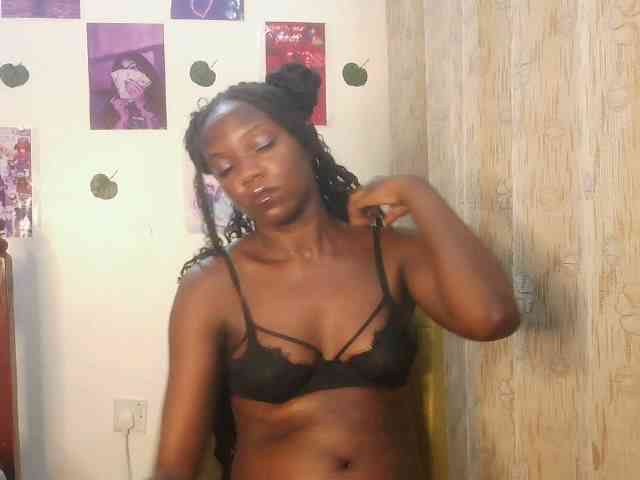 SassyPhoenix webcam