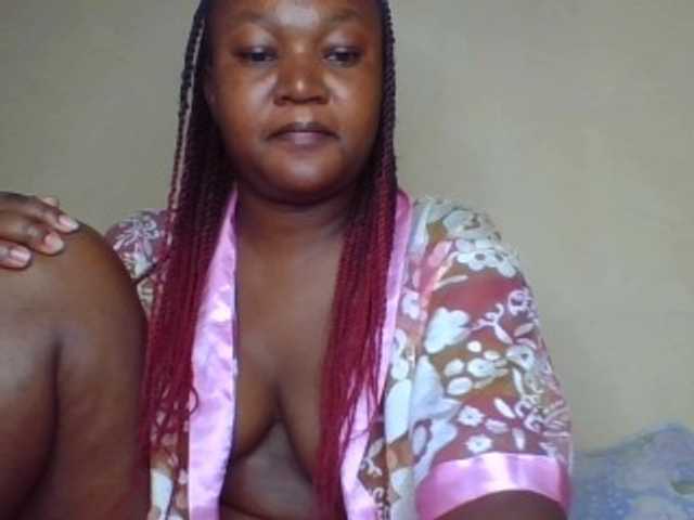 le modèle Darkhornybaby est en webcam porno dans un show sur le site bongacams, il possède les tags suivants: Ebony,Brunette,Shaved