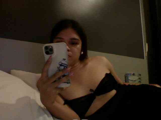 April08-1 Sex Cam Show