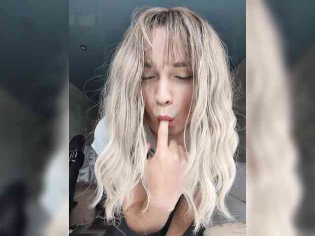 Viola49 Live Webcam on BongaCams