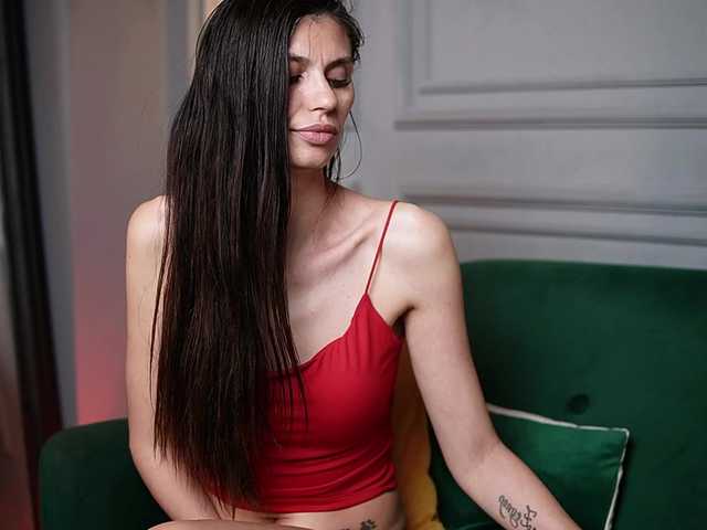 LucyBook's BongaCams show and profile