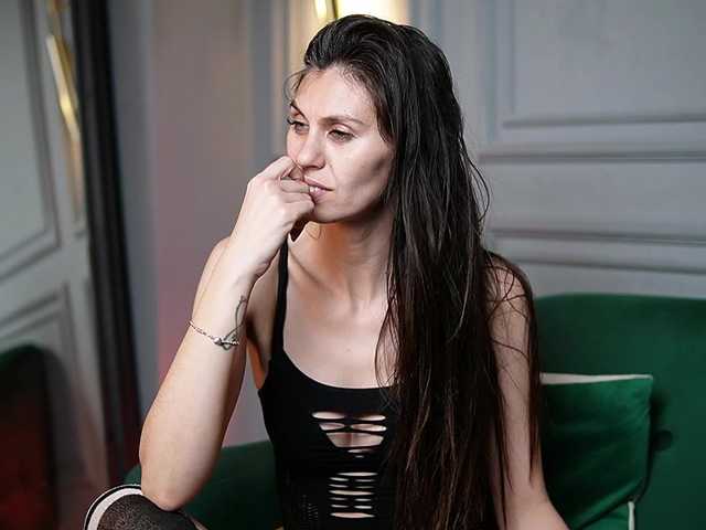 LucyBook's BongaCams show and profile