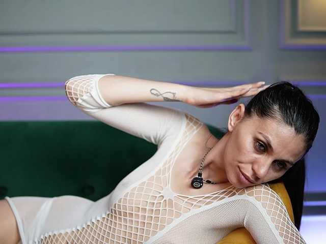 LucyBook live cam on BongaCams