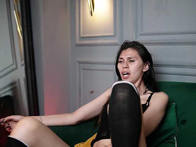 LucyBook's BongaCams show and profile