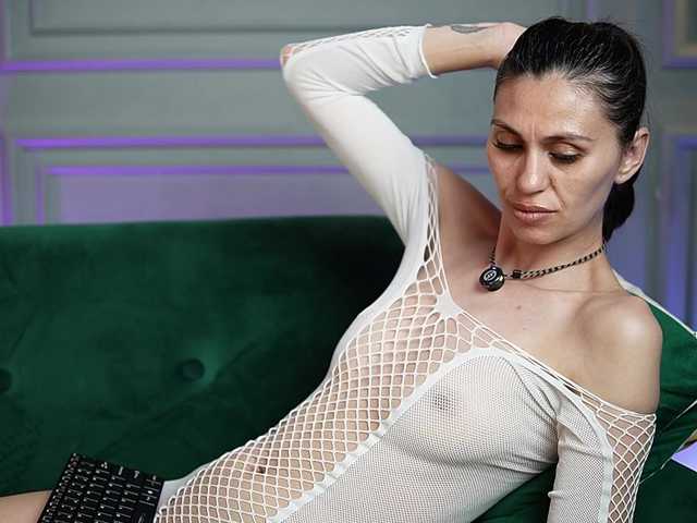 LucyBook live cam on BongaCams
