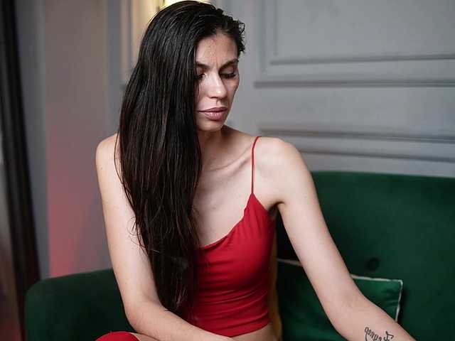 LucyBook's BongaCams show and profile