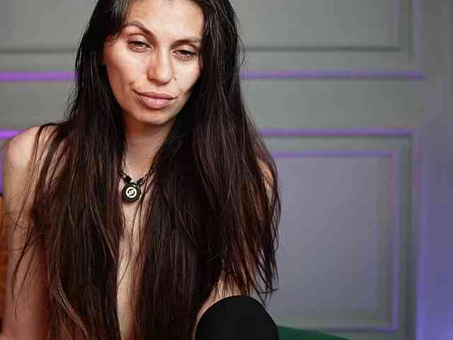 LucyBook Live Webcam on BongaCams