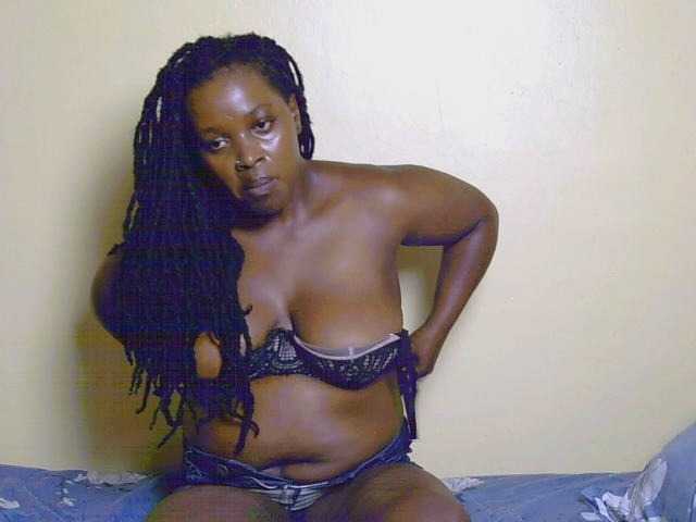 chelsdiva's BongaCams show and profile