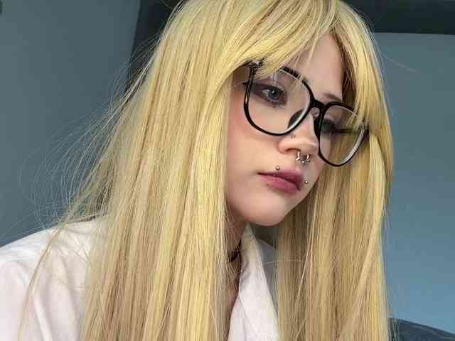 Модель: MeowAkira