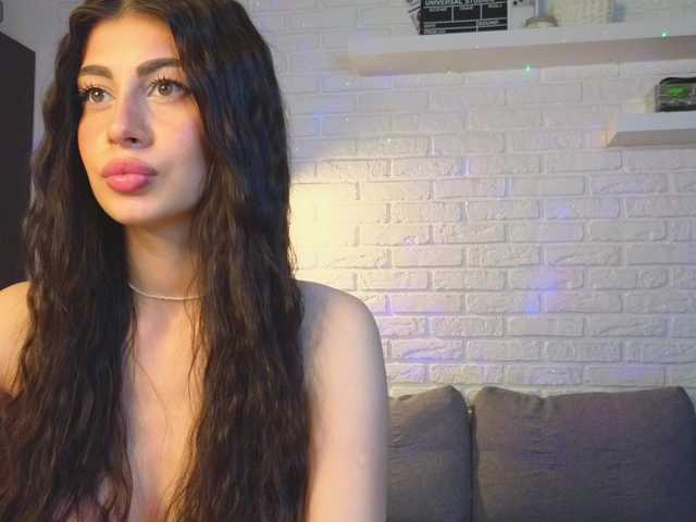 qwwwelbi live cam on BongaCams