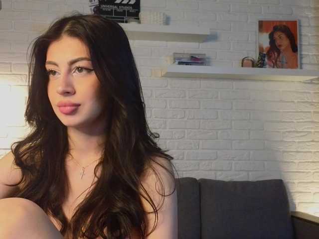 qwwwelbi live cam on BongaCams