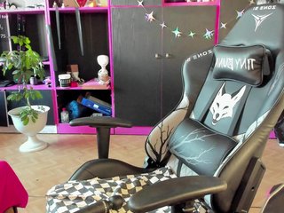 Neon-Baddie Porn Show