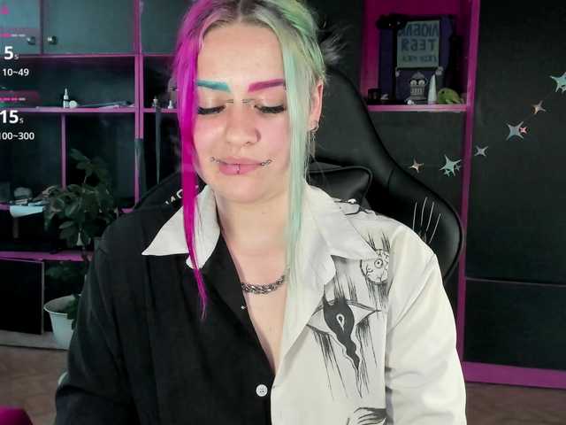 Neon-Baddie live cam on BongaCams